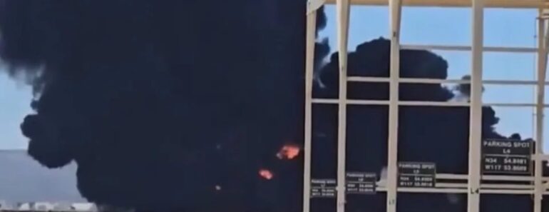 Vídeos Mostram Destruição Deixada Após Queda De Bombardeiro Nos EUA Vídeos Mostram Destruição Deixada Após Queda De Bombardeiro Nos EUA