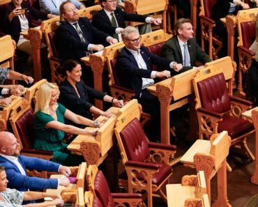 Nem Os Deputados Resistem: Parlamento Norueguês Faz Coreografia De Apoio à Seleção Nem Os Deputados Resistem: Parlamento Norueguês Faz Coreografia De Apoio à Seleção