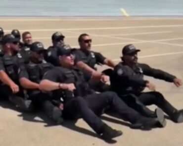 Polícia De Dallas Surpreende Seleção Da Noruega Com.. “Remada Viking” Polícia De Dallas Surpreende Seleção Da Noruega Com.. “Remada Viking”