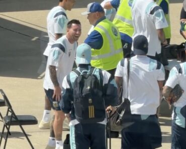 Messi Desata à Gargalhada Em Controlo De Segurança No Aeroporto Messi Desata à Gargalhada Em Controlo De Segurança No Aeroporto