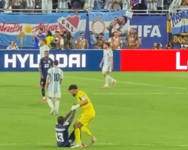 O Gesto De Vozinha Para Com Lopes Cabral No Final Do Argentina-Cabo Verde Que Está a Ser Muito Elogiado O Gesto De Vozinha Para Com Lopes Cabral No Final Do Argentina-Cabo Verde Que Está a Ser Muito Elogiado