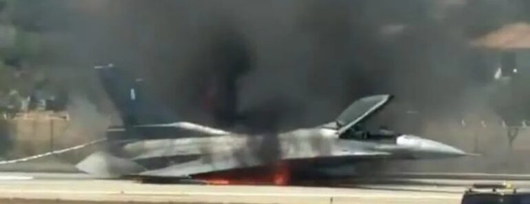 Caça Faz Aterragem Forçada Em Ilha Grega Após Incendiar-se Em Pleno Ar Caça Faz Aterragem Forçada Em Ilha Grega Após Incendiar-se Em Pleno Ar