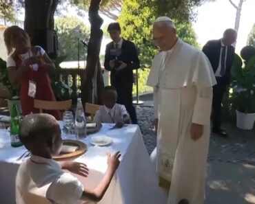 Papa Leão XIV Almoça Com Pessoas Carenciadas Em Castel Gandolfo Papa Leão XIV Almoça Com Pessoas Carenciadas Em Castel Gandolfo