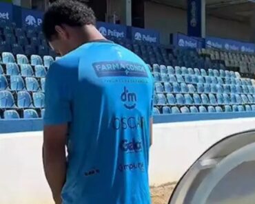 Insólito. Fez o Que Não Devia Junto Do Banco e Pediu Desculpa Desta Forma Insólito. Fez o Que Não Devia Junto Do Banco e Pediu Desculpa Desta Forma