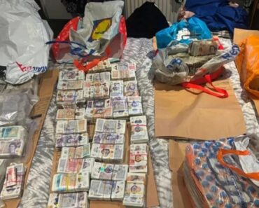 Polícia Encontra 4 Milhões De Libras Escondidas Em Sacos De Supermercados Polícia Encontra 4 Milhões De Libras Escondidas Em Sacos De Supermercados