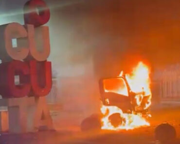 Camião Explode Na Colômbia Dias Antes Da Tomada De Posse Do Presidente Camião Explode Na Colômbia Dias Antes Da Tomada De Posse Do Presidente