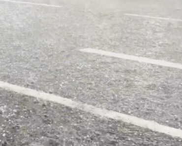 Imagens Impressionam. Queda Intensa De Granizo Anula Etapa Da Vuelta Imagens Impressionam. Queda Intensa De Granizo Anula Etapa Da Vuelta