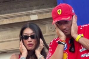 Leclerc Tenta Ser DJ Ao Lado De Peggy Gou e Hamilton… Mas Falha
