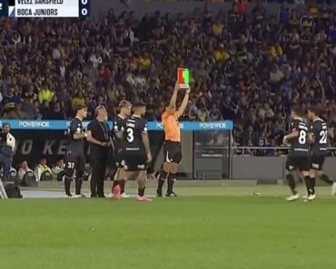 Narrador Emocionado Na Entrada Em Campo Do Próprio Filho Na Taça Da Argentina… «Com o Número 48, o Meu Filho» Narrador Emocionado Na Entrada Em Campo Do Próprio Filho Na Taça Da Argentina… «Com o Número 48, o Meu Filho»