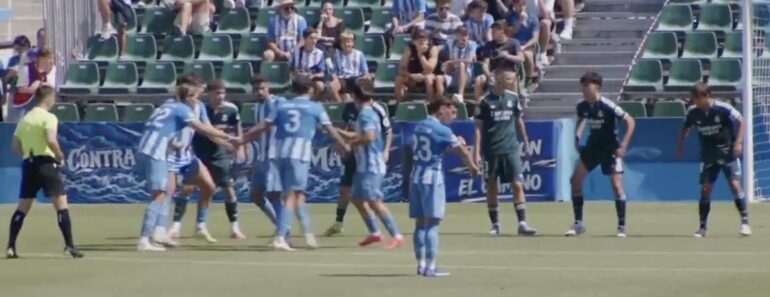 Jogadores “Brincam à Roda” Durante Um Canto Ensaiado… e Não é Que Deu Golo Jogadores “Brincam à Roda” Durante Um Canto Ensaiado… e Não é Que Deu Golo