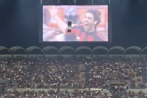 Rui Costa Homenageado Em San Siro Com Adeptos Do Milan a Entoarem Cânticos Ao Presidente Do Benfica