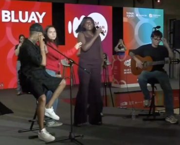 «Vão-se Fod**»: Vídeo Sem Cortes Mostra “Diva Do Pingo Doce” a Insultar Quem Assistia «Vão-se Fod**»: Vídeo Sem Cortes Mostra “Diva Do Pingo Doce” a Insultar Quem Assistia
