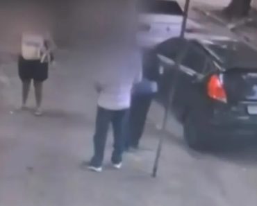 Ladrão Arranca Aliança De Homem à Dentada Em Frente a Escola No Brasil Ladrão Arranca Aliança De Homem à Dentada Em Frente a Escola No Brasil
