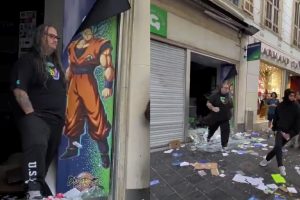 Funcionário De Loja Em Nice Enfrentou Saqueadores Ao Lado De Son Goku e Tornou-se Viral