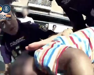 Polícias Salvam Bebé Engasgado No Centro De Madrid Polícias Salvam Bebé Engasgado No Centro De Madrid